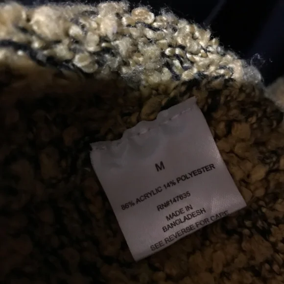 ROMEO AND JULIET COUTURE TURTLE NECK SWEATER - Picture 5 of 5